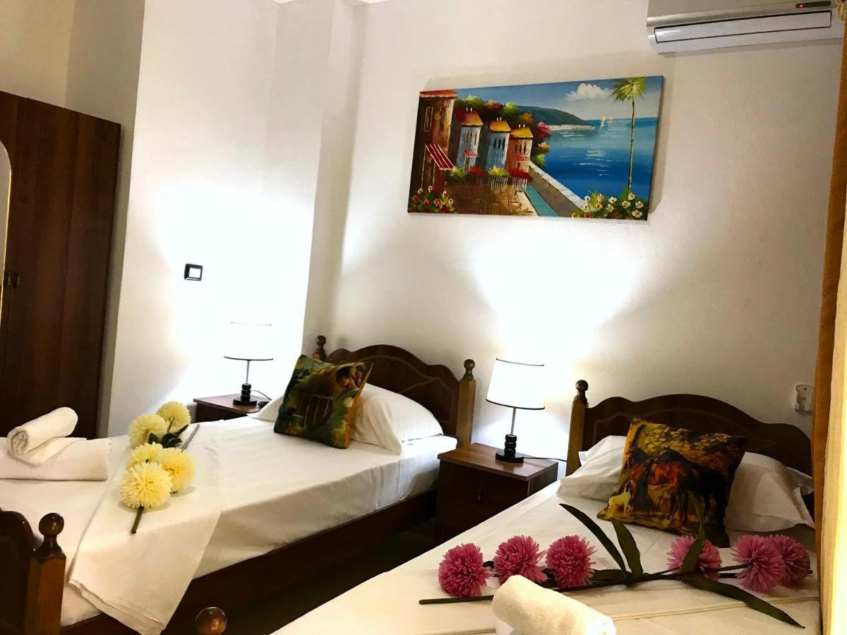 Hotel Mali I Robit Голем Екстер'єр фото